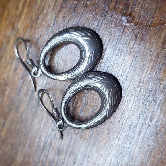 Chic Silver Earing Collection - Picture 5 of 8